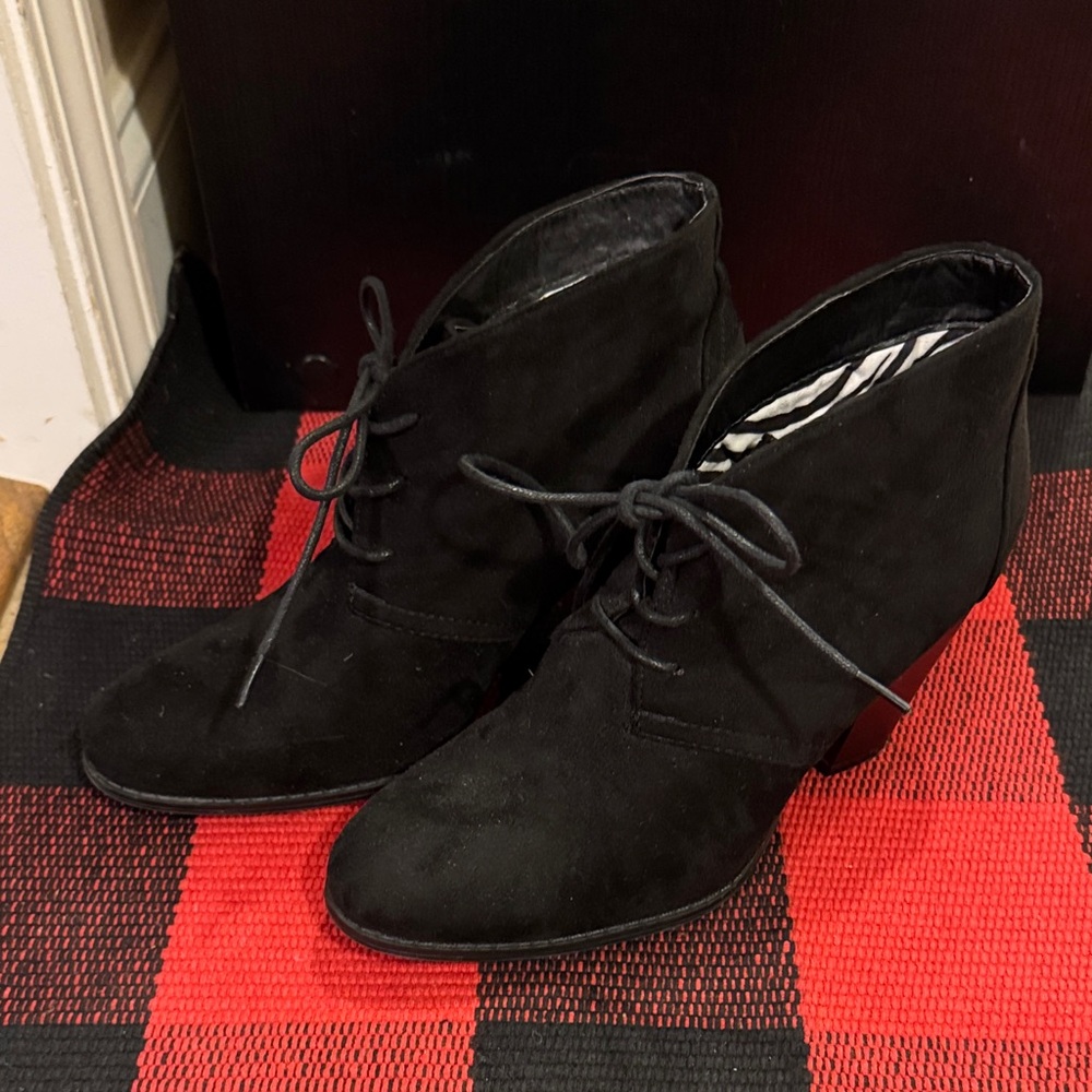 Hot Tomato Black Ankle Booties